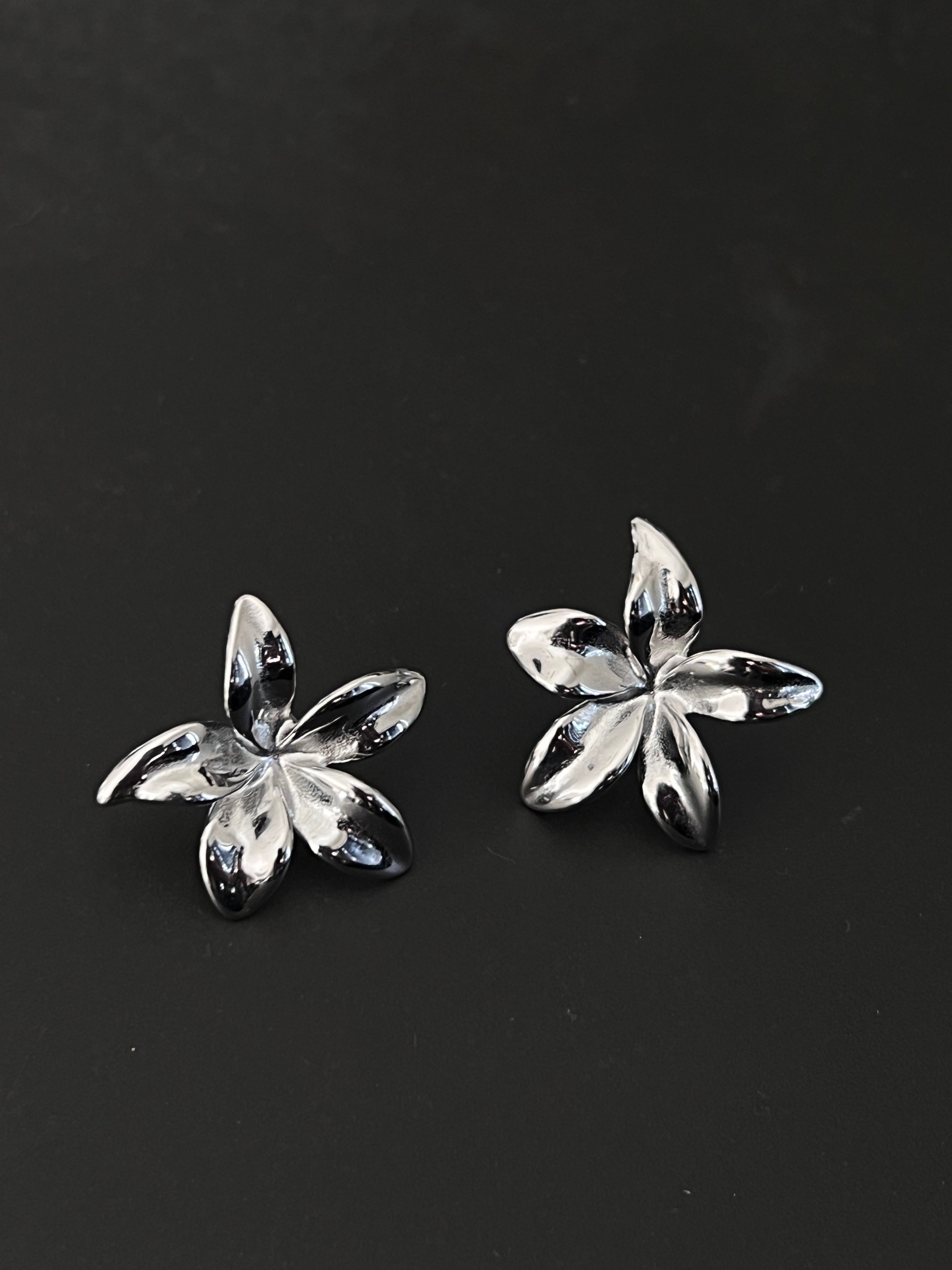 עגילי Plumeria פרח