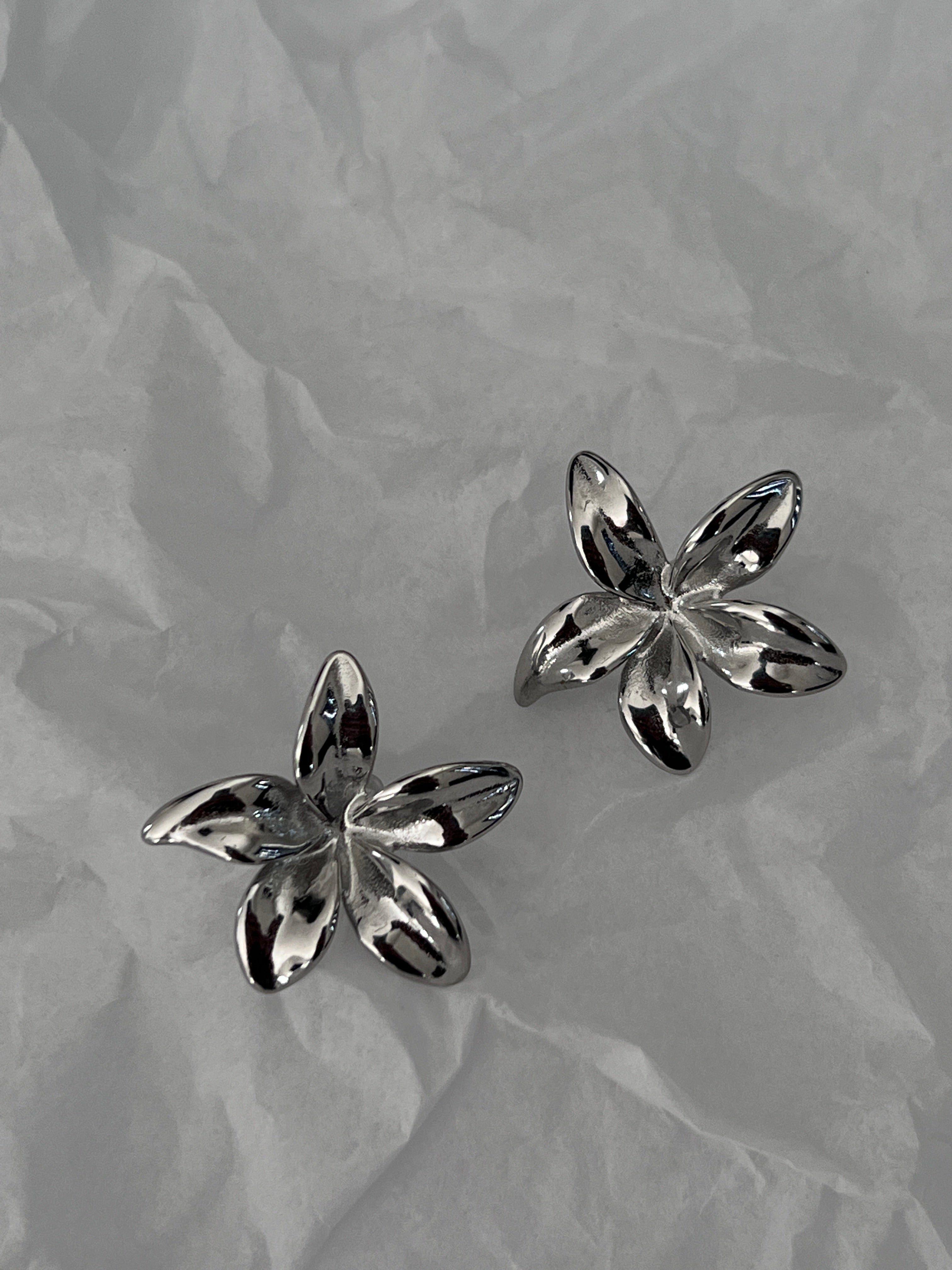 עגילי Plumeria פרח