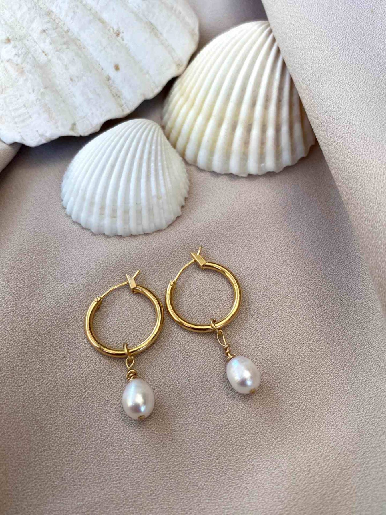 עגילי Medium Gypsy Pearl זהב